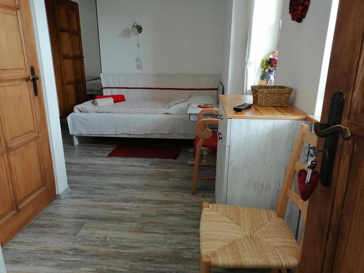 Hotel Mives Vendeghaz Pogány Exteriér fotografie